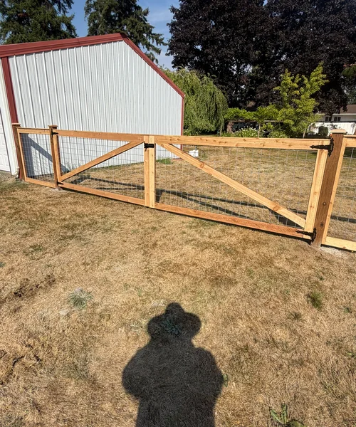 540ft Hug wire fence galvanized on cedar fence with 3 gates in Buckley 